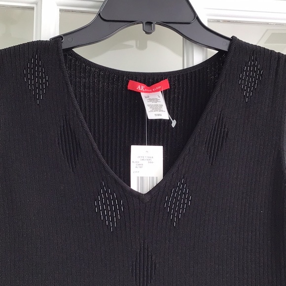 Anne Klein tank with beading - Picture 2 of 2